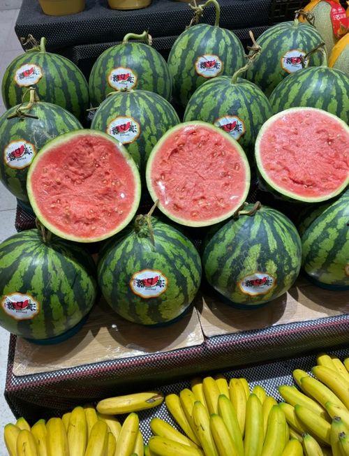 来到河南实现吃瓜自由,解锁“吃瓜自由”，品味地道美食之旅