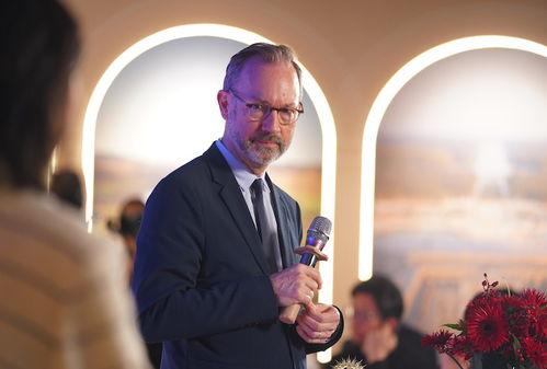 美国副馆长爆料新闻,揭秘新闻背后的惊人真相