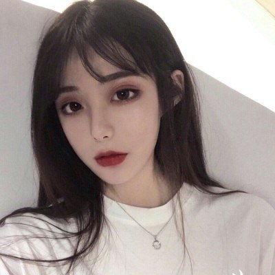 网红沙哑版女生,独特嗓音引发热议