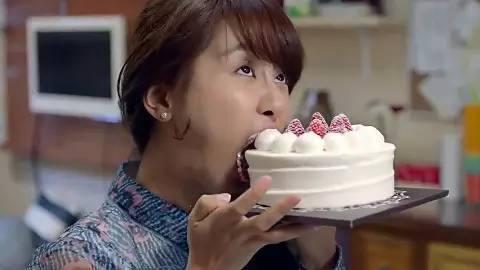 明星吃蛋糕的电影,明星们的蛋糕盛宴