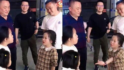 父母吵架女孩吃瓜,见证父母吵架的童年阴影