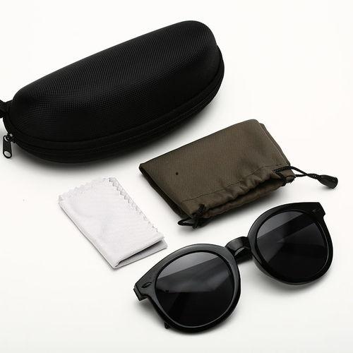 抖音网红拍照墨镜男,时尚潮流的街头风采