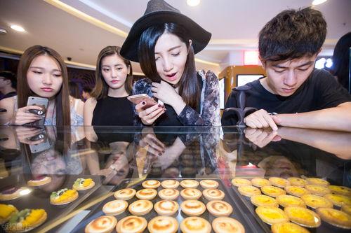 吃瓜群壁纸情侣高级,解锁潮流情侣壁纸新风尚