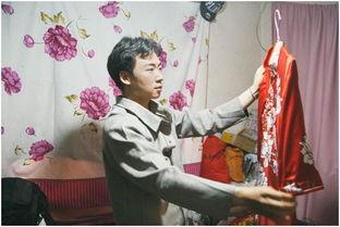 穿旗袍唱歌的网红男生,网红男生穿旗袍唱响时代旋律