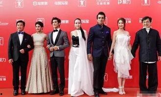 剧组明星合拍,明星阵容齐聚，打造影视盛宴